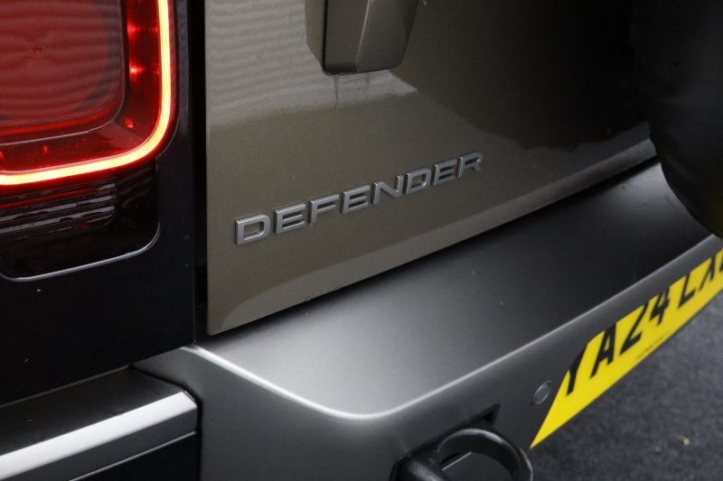 2024 (24) LAND ROVER DEFENDER 3.0 D300 X-Dynamic HSE 90 3dr Auto [6 seat] 3531708