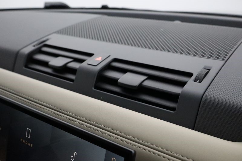 2024 (24) LAND ROVER DEFENDER 3.0 D300 X-Dynamic HSE 90 3dr Auto [6 seat] 3531700