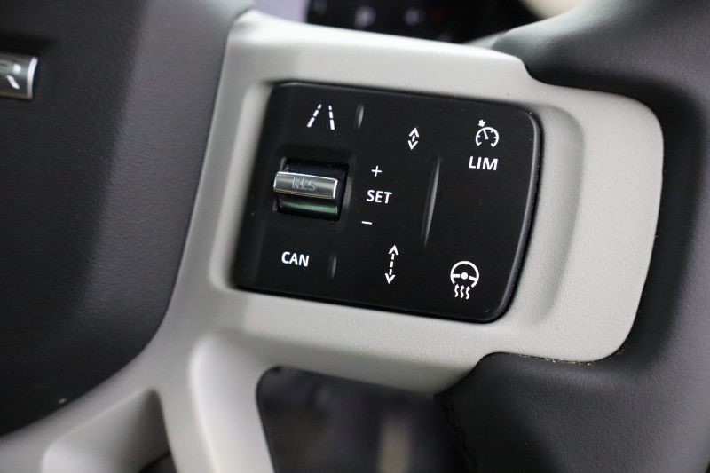2024 (24) LAND ROVER DEFENDER 3.0 D300 X-Dynamic HSE 90 3dr Auto [6 seat] 3531689