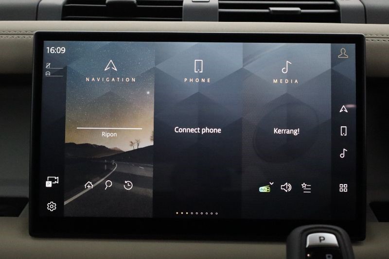 2024 (24) LAND ROVER DEFENDER 3.0 D300 X-Dynamic HSE 90 3dr Auto [6 seat] 3531691