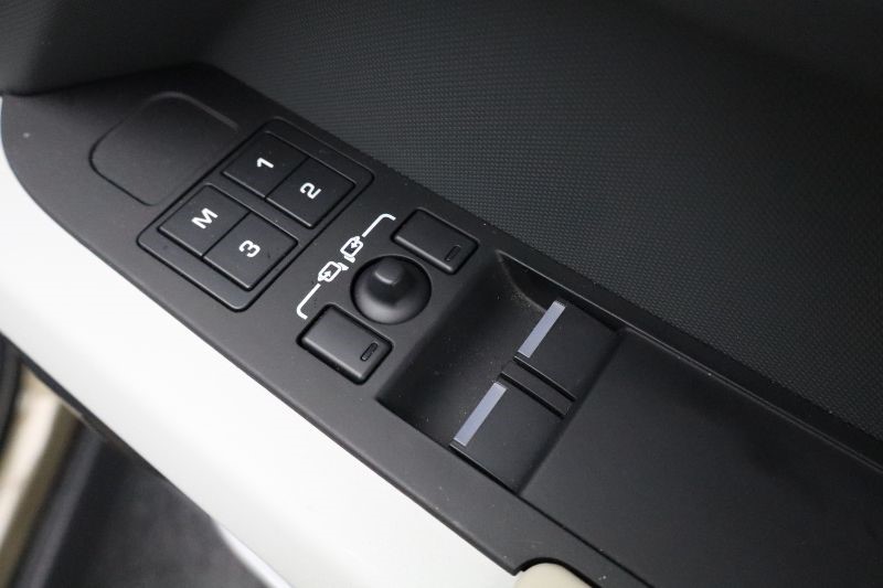 2024 (24) LAND ROVER DEFENDER 3.0 D300 X-Dynamic HSE 90 3dr Auto [6 seat] 3531684