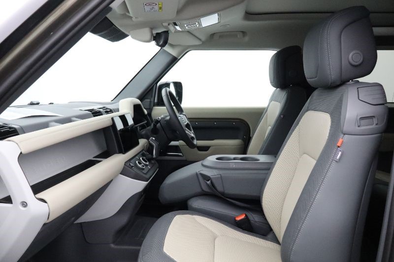 2024 (24) LAND ROVER DEFENDER 3.0 D300 X-Dynamic HSE 90 3dr Auto [6 seat] 3531676