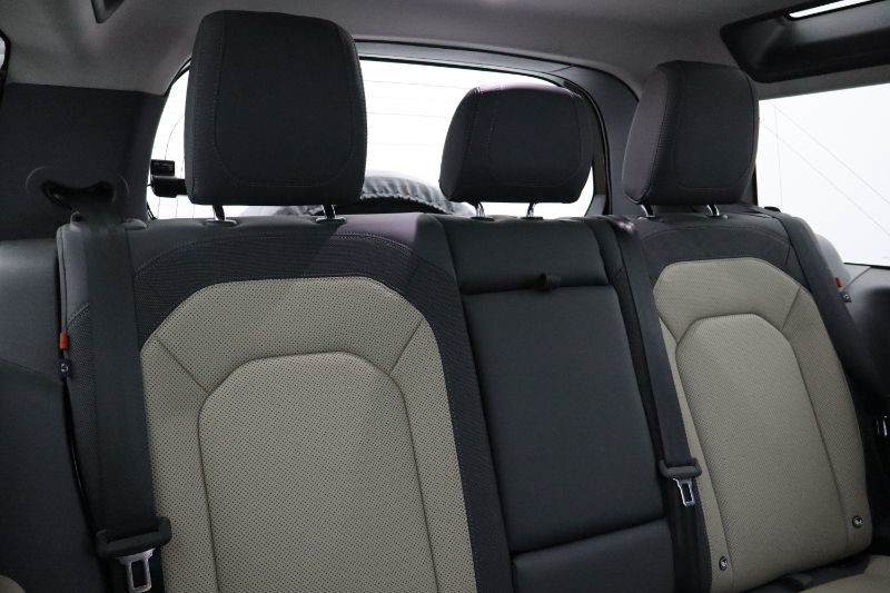 2024 (24) LAND ROVER DEFENDER 3.0 D300 X-Dynamic HSE 90 3dr Auto [6 seat] 3531702