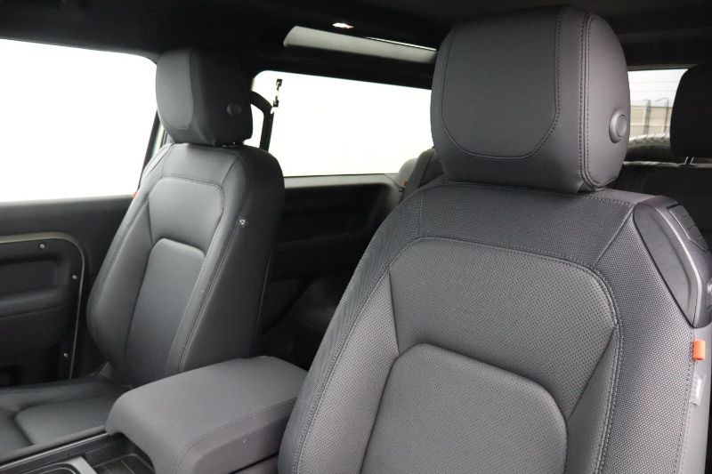 2023 (23) LAND ROVER DEFENDER 3.0 D250 X-Dynamic SE 90 3dr Auto 3539151