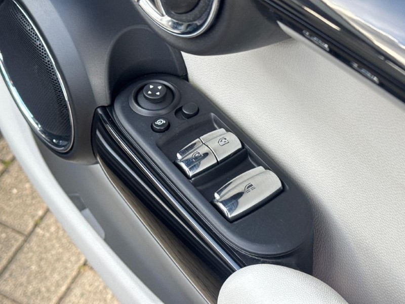 2020 (70) MINI CONVERTIBLE 1.5 Cooper Exclusive II 2dr Auto 5934566