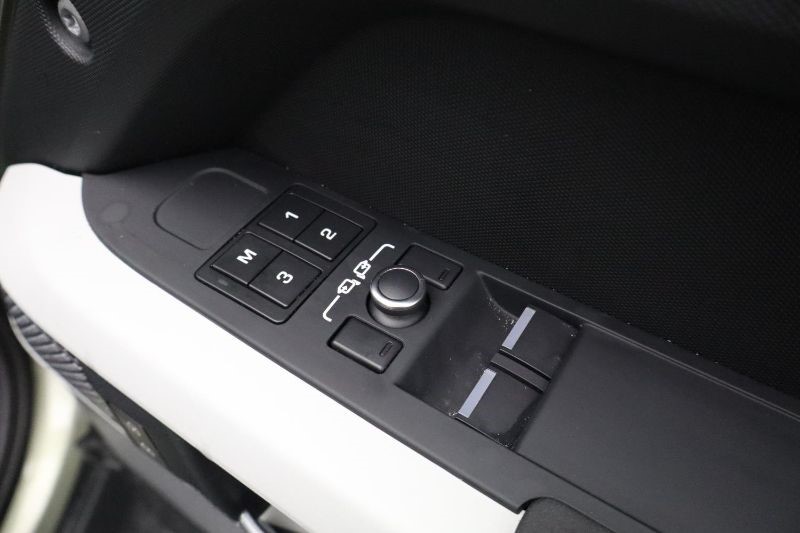 2023 (23) LAND ROVER DEFENDER 3.0 D250 X-Dynamic SE 90 3dr Auto 3539134