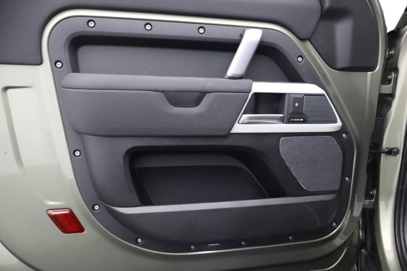 2023 (23) LAND ROVER DEFENDER 3.0 D250 X-Dynamic SE 90 3dr Auto 3539132