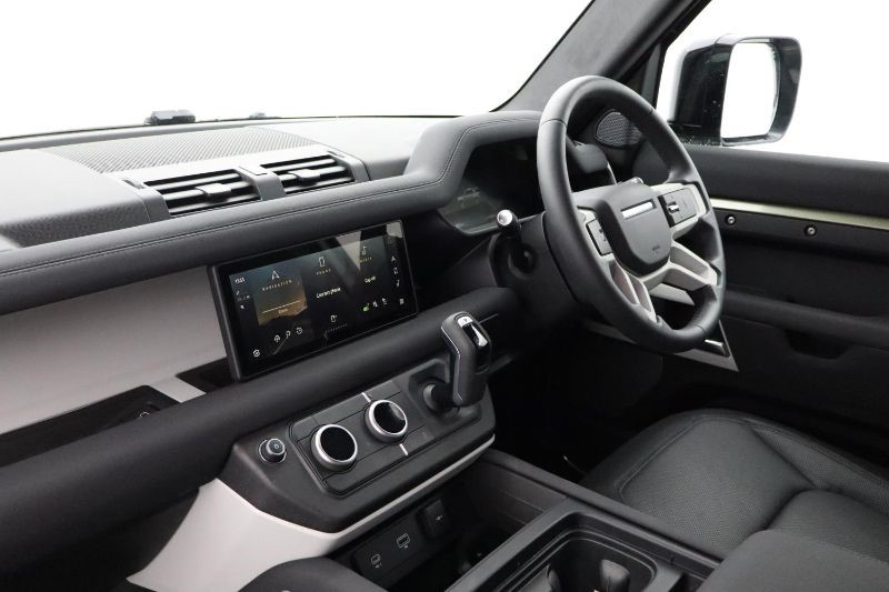 2023 (23) LAND ROVER DEFENDER 3.0 D250 X-Dynamic SE 90 3dr Auto 3539152
