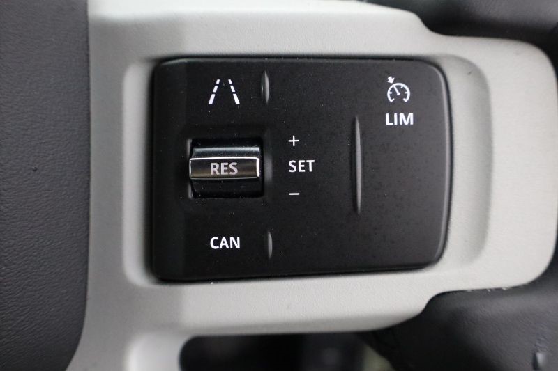 2023 (23) LAND ROVER DEFENDER 3.0 D250 X-Dynamic SE 90 3dr Auto 3539138