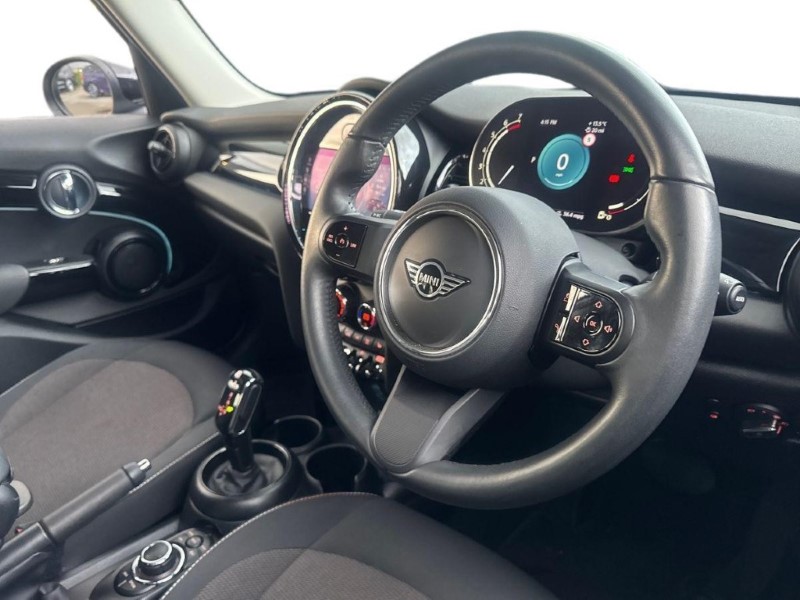 2023 (73) MINI HATCHBACK 1.5 Cooper Classic Premium 5dr Auto 5988135