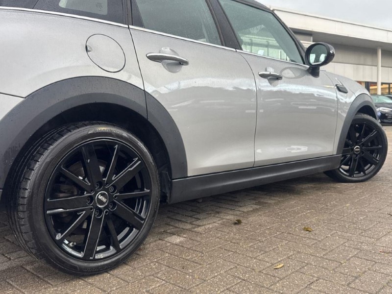 2023 (73) MINI HATCHBACK 1.5 Cooper Classic Premium 5dr Auto 5988173