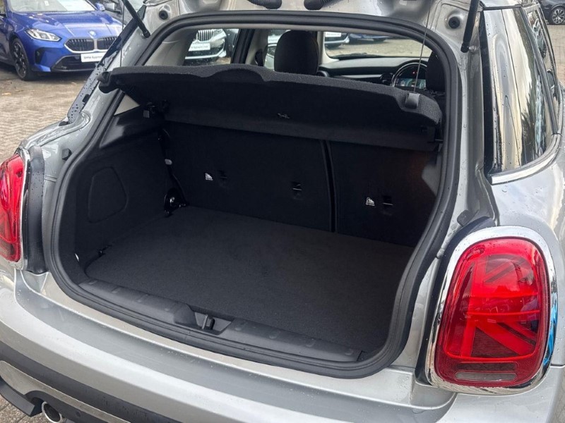 2023 (73) MINI HATCHBACK 1.5 Cooper Classic Premium 5dr Auto 5988165