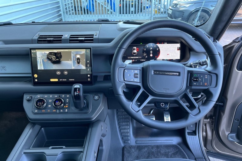 2025 (25) LAND ROVER DEFENDER 4.4 P635 Octa 110 5dr Auto 4217442