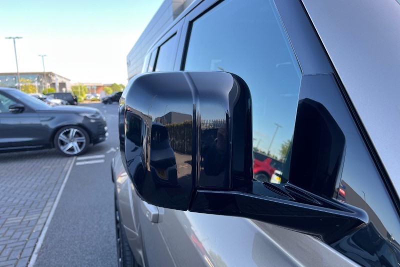 2025 (25) LAND ROVER DEFENDER 4.4 P635 Octa 110 5dr Auto 4217476