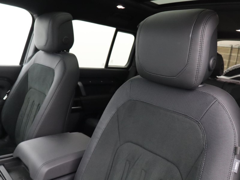 2024 (73) LAND ROVER DEFENDER 5.0 P525 V8 Carpathian Edition 110 5dr Auto 3609864