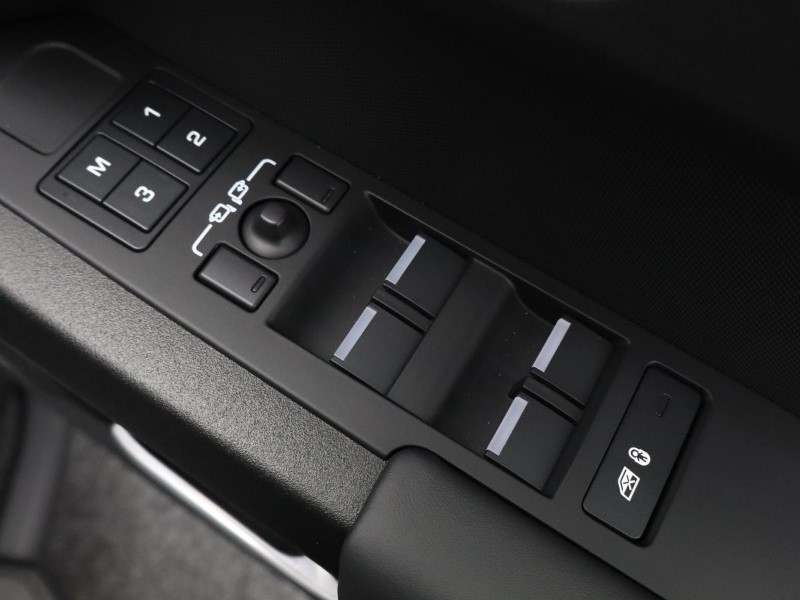 2024 (73) LAND ROVER DEFENDER 5.0 P525 V8 Carpathian Edition 110 5dr Auto 3609850