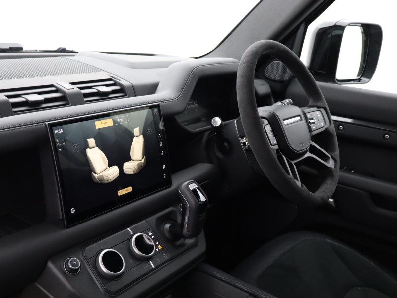2024 (73) LAND ROVER DEFENDER 5.0 P525 V8 Carpathian Edition 110 5dr Auto 3609862