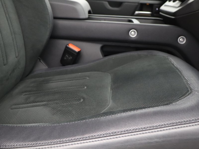 2024 (73) LAND ROVER DEFENDER 5.0 P525 V8 Carpathian Edition 110 5dr Auto 3609848