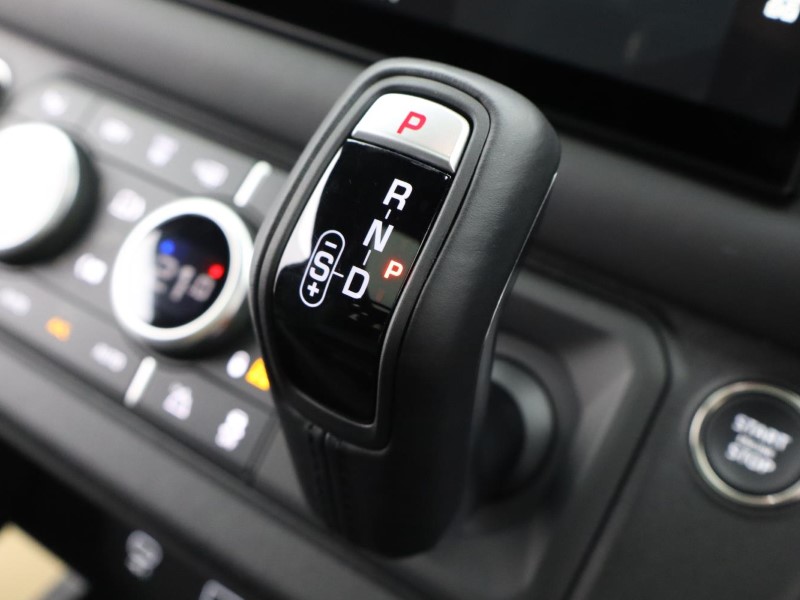 2024 (73) LAND ROVER DEFENDER 5.0 P525 V8 Carpathian Edition 110 5dr Auto 3609865