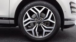 2020 (20) LAND ROVER RANGE ROVER EVOQUE 2.0 P250 First Edition 5dr Auto 3664981