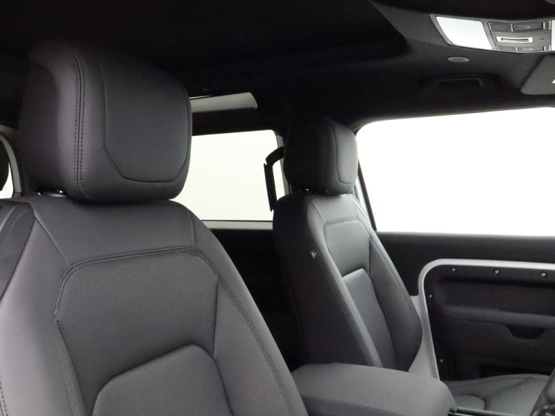 2023 (73) LAND ROVER DEFENDER 3.0 D300 75th Limited Edition 90 3dr Auto 3680372