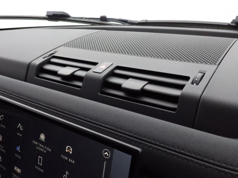 2023 (73) LAND ROVER DEFENDER 3.0 D300 75th Limited Edition 90 3dr Auto 3680387