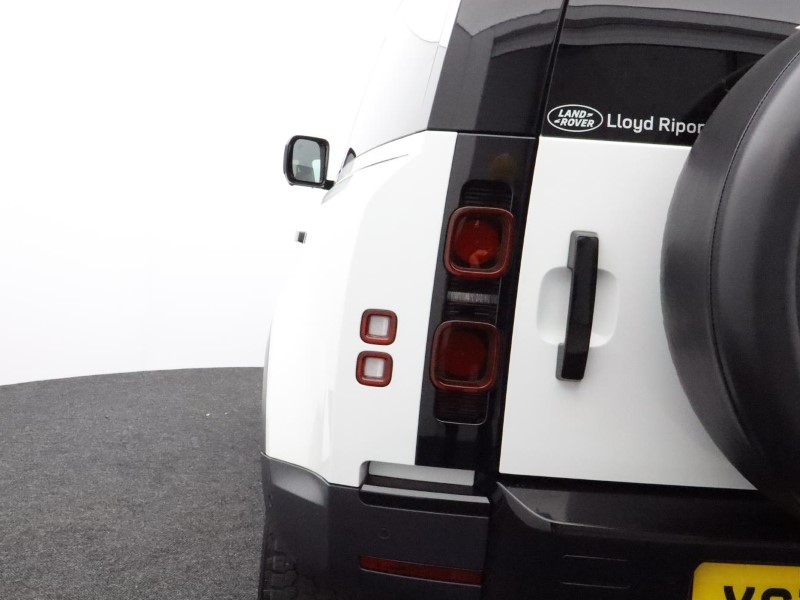 2023 (73) LAND ROVER DEFENDER 3.0 D300 75th Limited Edition 90 3dr Auto 3680394