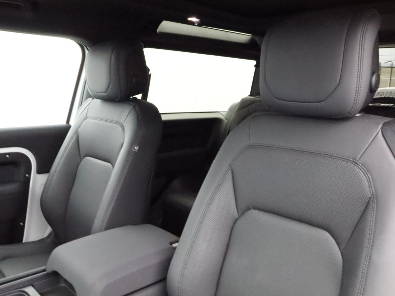 2023 (73) LAND ROVER DEFENDER 3.0 D300 75th Limited Edition 90 3dr Auto 3680391