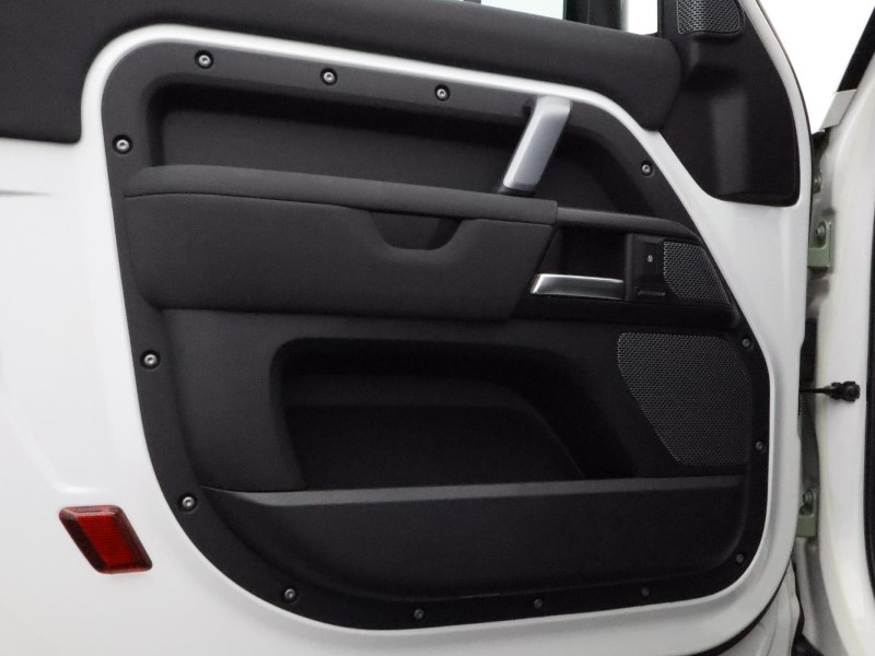 2023 (73) LAND ROVER DEFENDER 3.0 D300 75th Limited Edition 90 3dr Auto 3680369