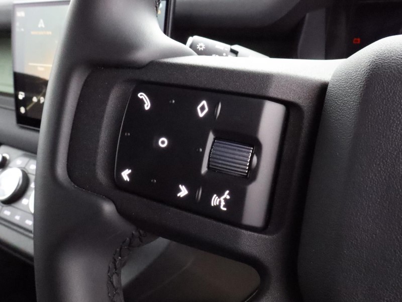 2023 (73) LAND ROVER DEFENDER 3.0 D300 75th Limited Edition 90 3dr Auto 3680376