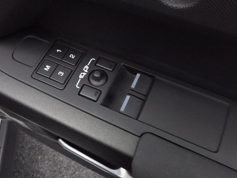 2023 (73) LAND ROVER DEFENDER 3.0 D300 75th Limited Edition 90 3dr Auto 3680373