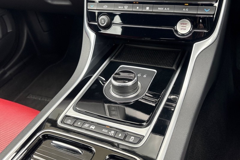 2017 (17) JAGUAR XE 2.0d [180] R-Sport 4dr Auto 5366069