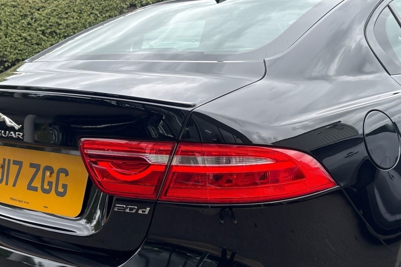 2017 (17) JAGUAR XE 2.0d [180] R-Sport 4dr Auto 5366106