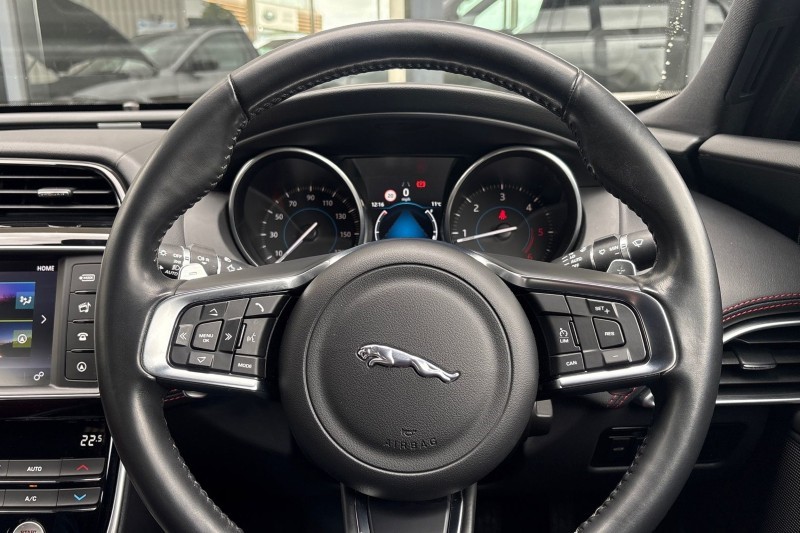 2017 (17) JAGUAR XE 2.0d [180] R-Sport 4dr Auto 5366083