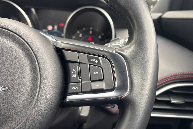 2017 (17) JAGUAR XE 2.0d [180] R-Sport 4dr Auto 5366085