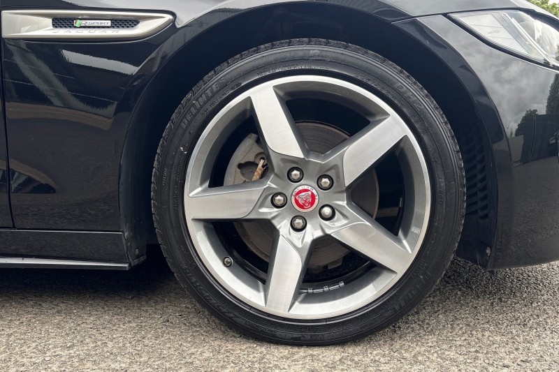 2017 (17) JAGUAR XE 2.0d [180] R-Sport 4dr Auto 5366064