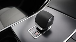 2025 (25) LAND ROVER RANGE ROVER VELAR 2.0 D200 MHEV Dynamic SE 5dr Auto 5354604