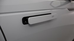 2025 (25) LAND ROVER RANGE ROVER VELAR 2.0 D200 MHEV Dynamic SE 5dr Auto 4673883