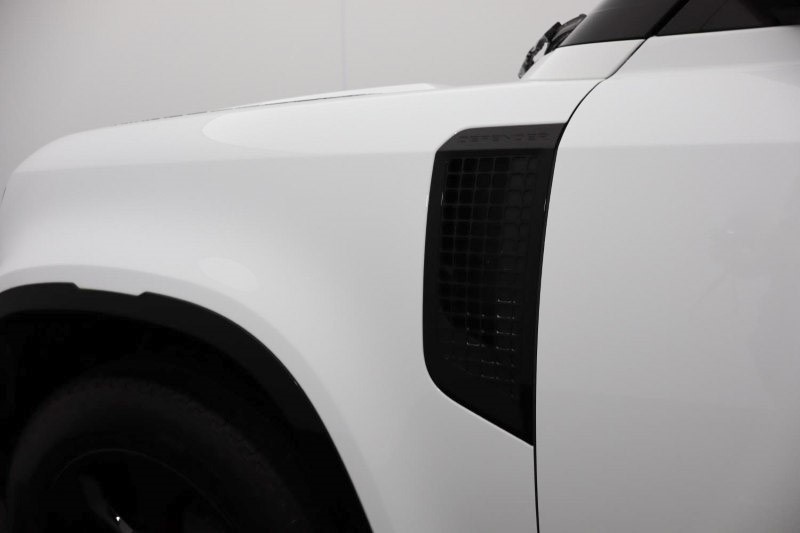 2025 (25) LAND ROVER DEFENDER 3.0 D250 X-Dynamic SE 90 3dr Auto 4551420