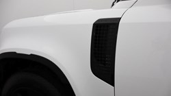 2025 (25) LAND ROVER DEFENDER 3.0 D250 X-Dynamic SE 90 3dr Auto 4551420