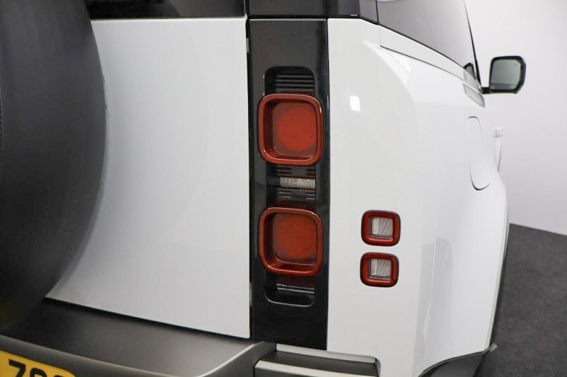 2025 (25) LAND ROVER DEFENDER 3.0 D250 X-Dynamic SE 90 3dr Auto 4551431