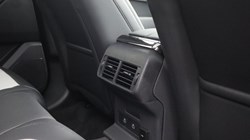 2025 (25) LAND ROVER RANGE ROVER VELAR 2.0 D200 MHEV Dynamic SE 5dr Auto 5271644