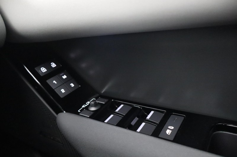 2025 (25) LAND ROVER RANGE ROVER VELAR 2.0 D200 MHEV Dynamic SE 5dr Auto 5271676