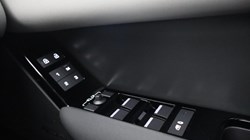 2025 (25) LAND ROVER RANGE ROVER VELAR 2.0 D200 MHEV Dynamic SE 5dr Auto 5271676