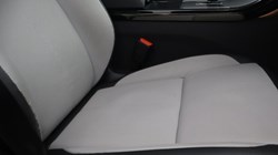 2025 (25) LAND ROVER RANGE ROVER VELAR 2.0 D200 MHEV Dynamic SE 5dr Auto 5271656