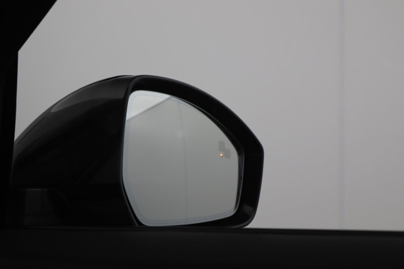 2025 (25) LAND ROVER RANGE ROVER VELAR 2.0 D200 MHEV Dynamic SE 5dr Auto 5271672