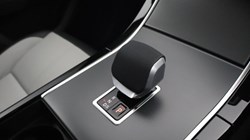2025 (25) LAND ROVER RANGE ROVER VELAR 2.0 D200 MHEV Dynamic SE 5dr Auto 5271673