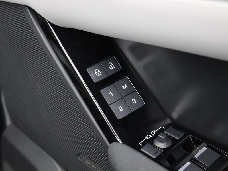 2025 (25) LAND ROVER RANGE ROVER VELAR 2.0 D200 MHEV Dynamic SE 5dr Auto 4886462