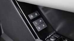 2025 (25) LAND ROVER RANGE ROVER VELAR 2.0 D200 MHEV Dynamic SE 5dr Auto 4886462