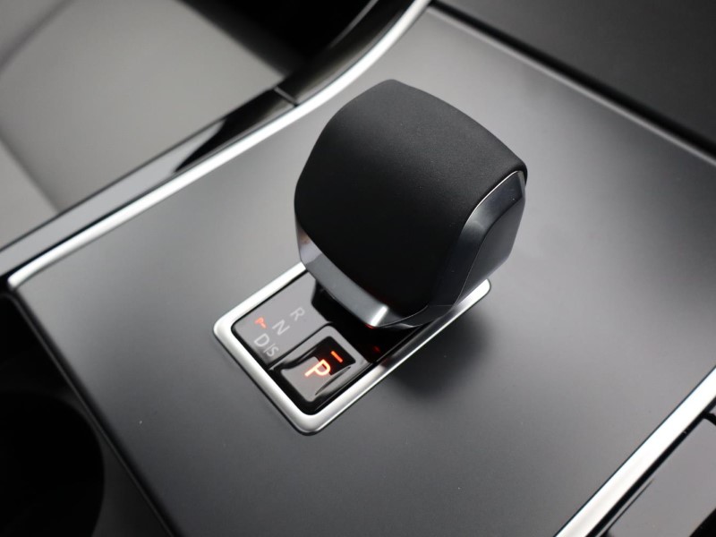 2025 (25) LAND ROVER RANGE ROVER VELAR 2.0 D200 MHEV Dynamic SE 5dr Auto 4886469